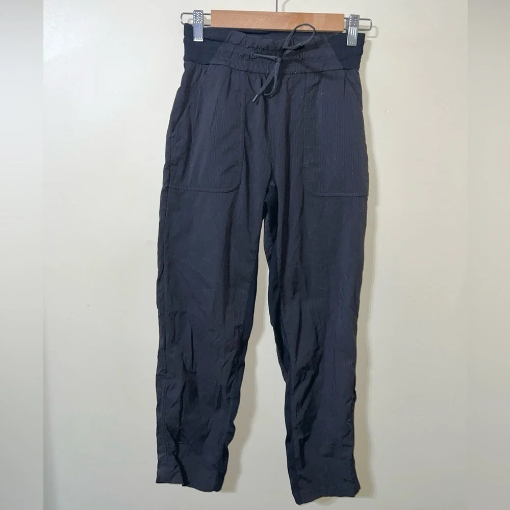 Lululemon Beyond the Studio Crop Pants size 2 Black
